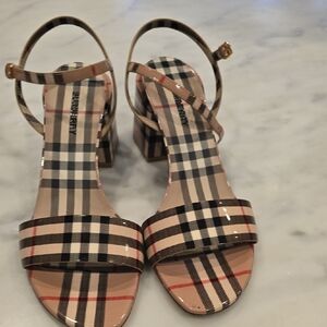 Burberry Women's Check Pattern Sandals - Beige and Black